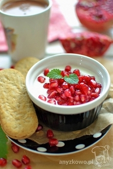 Limonkowy jogurt z granatem
