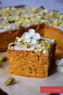 Ciasto marchewkowe z lukrem cytrynowym oraz pistacjami :)