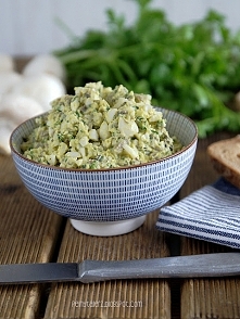 Pasta jajeczna z pieczarkam...