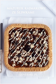 Mazurek kajmakowy ze śliwkami