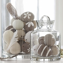 pisanki w wazonie słoiku