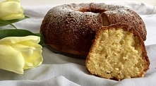 Babka cytrynowa wyszła delikatna, niesłodkia i mocno cytrynowa. Myślę, że idealnie komponuje się w moje święta. Goście będą zachwyceni.