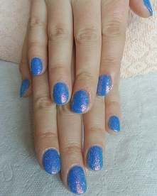 na naturalnej. niebieski lakier z Silcare pokryty syrenką.