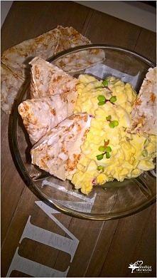 Chrzanowa pasta z kiełkami rzodkiewki