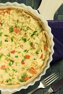 Tarta z wędzoną rybą i kapustą kiszoną