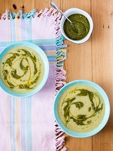 Zupa brokułowa z białą fasolą i pesto
