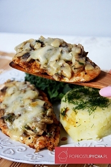 Kurczak pod pieczarkową pierzynką