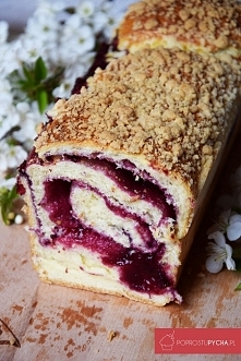 Zawijane ciasto drożdżowe z dżemem