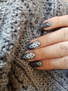 Trochę zimowe, trochę folkowe zdobienie :)