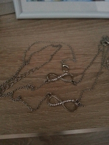 Naszyjniki ze znakiem nieskończoności . Dla mnie i przyjaciółki.:)