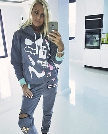 I just can’t stop being awesome! 

Świetnie grafitowo- miętowe spodnie z przyjemniej mięciutkiej dzianiny. Nadruk na tylnej kieszeni, rozpinane zamki nad kolanami, 6 wysokiej ja...