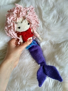 Syrenka cała wykonana na sz...