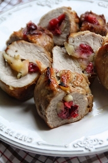 polędwiczka wieprzowa nadziewana musem jabłkowo-żurawinowym z tymiankiem
