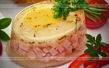 Szynka, jajko i groszek w galarecie