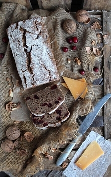 Chleb razowy z żurawiną