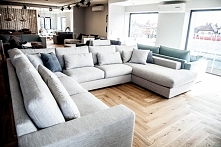 modalto
Narożnik modułowy Micca to stylowe połączenie nowoczesnych modułów oraz tradycyjnej oprawy
połączenie naturalnych tkanin ze skórą podkreśla wysmakowany styl i wyjątkowoś...