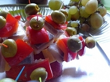 Koreczki ze śledziem