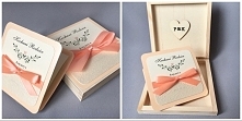 szkatułka i eleganckie zaproszenie dla rodziców w kolorze łososiowym
