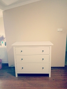 Macie jakiś pomysł?
co na niej postawić, lub czy powiesic jakieś ramki?