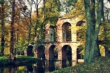 Akwedukt na Skierniewce (woj. łódzkie)- jedna z budowli w Ogrodzie Romantycznym w Arkadii