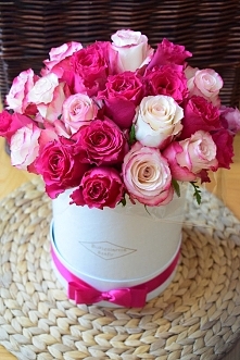 Bukieciarnia Szafir - kwiaty w pudełku.
Mobilna kwiaciarnia Warszawa i okolice.