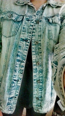 Hej dziewczyny! Mam do sprzedania kurtkę jeansową oversize w stanie idealnym (marka Cropp). Rozmiar z metki XS, ale pasuje na osoby noszące rozmiar S/M. Polecam ;)