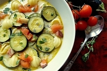 Zupa z cukinią i pomidorami. Link z przepisem w komentarzu.