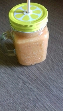 Koktajl/smoothie z mango, a...
