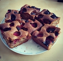 żytni placek z truskawkami