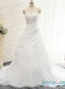 biała suknia ślubna