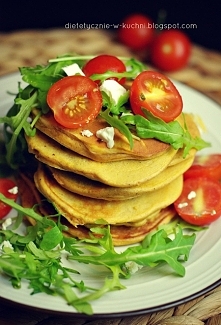 Placki z batatów z fetą i rukolą