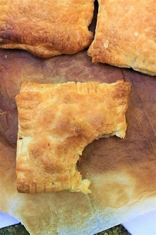 Paszteciki z ciasta francuskiego z pieczarkami - przepis po kliknięciu w zdjęcie