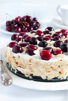 Sernik cytrynowy z czereśniami