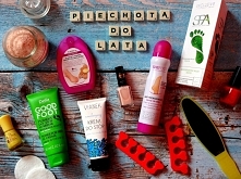 Podstawą letnich zabiegów pielęgnacyjnych są wykonywane co kilka dni kąpiele stóp w ciepłej wodzie i soli kuchennej, w trakcie których wykonuję peeling i ścieram pumeksem zgrubi...