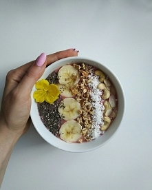 Dzisiejsze urodzinowe śniadanko - smoothie bowl :)