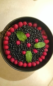 Tarta z jagodami i malinami...