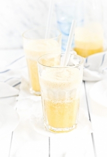 Orzeźwiający koktajl z ananasa - pycha! :)