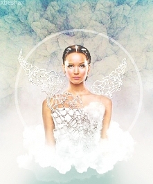 "Więc kiedy szepce:
- Kochasz mnie. Prawda czy fałsz?
Odpowiadam:
- Prawda."
- Kosogłos