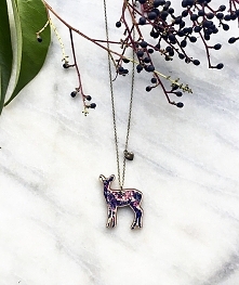 Wiśniowy jelonek - wisior