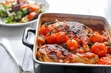 Kurczak w pomidorach, czerwonym winie i ciecierzycy