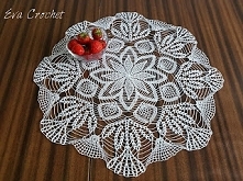 Biała serweta o średnicy 55 cm. Ozdobi każdy stół:-) Idealna dla prezent dla mamy czy babci.