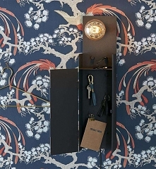 Lampa ścienna COMBO - dostępna w =mlamp= 
Prezentowane oświetlenie z pewnością przypadnie do gustu wszystkim miłośnikom praktycznych rozwiązań. Lampa oprócz funkcji oświetleniow...