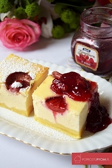 Sernik z truskawkami