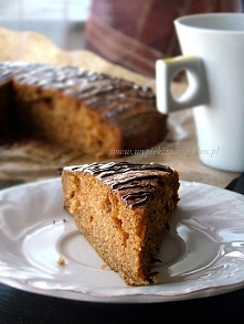 Korzenne ciasto marchewkowe