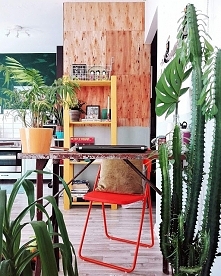 urban jungle domowe biuro
Czy zdarza Ci się czasem patrzeć na swoje mieszkanie i myśleć, że zupełnie nie oddaje Twojego charakteru? Że tak naprawdę ktoś inny mógłby w nim zamies...