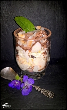 Deser z mascarpone i figową niespodzianką