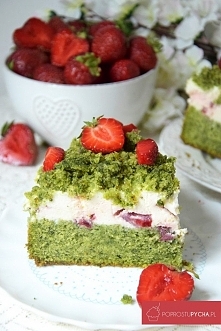 Leśny mech z truskawkami