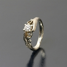 Taki piękny <3 drzewny pierścionek ;)
Inspirowany naturą pierścionek z białego złota z brylantem - Inne Obrączki