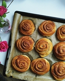 Moje pierwsze cinamoon rolls :))