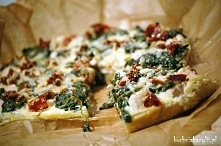 Tarta z kurczakiem, szpinakiem i suszonymi pomidorami